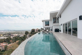 Exclusive Hillside Hideaway-Private Room